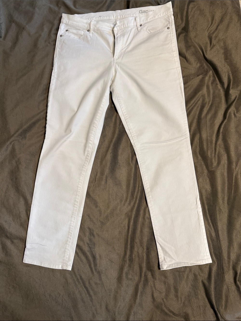 Gap White Skinny Jeans, Women’s size 31R; excellent condition